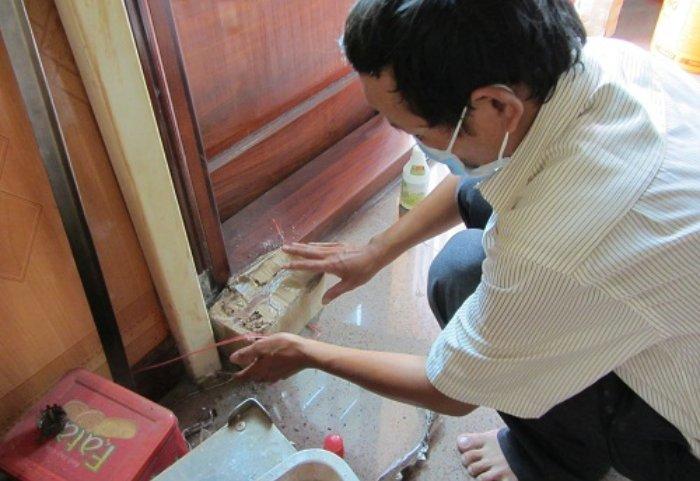 Nên bố trí hộp mồi ở những nơi tối tăm và kín khít